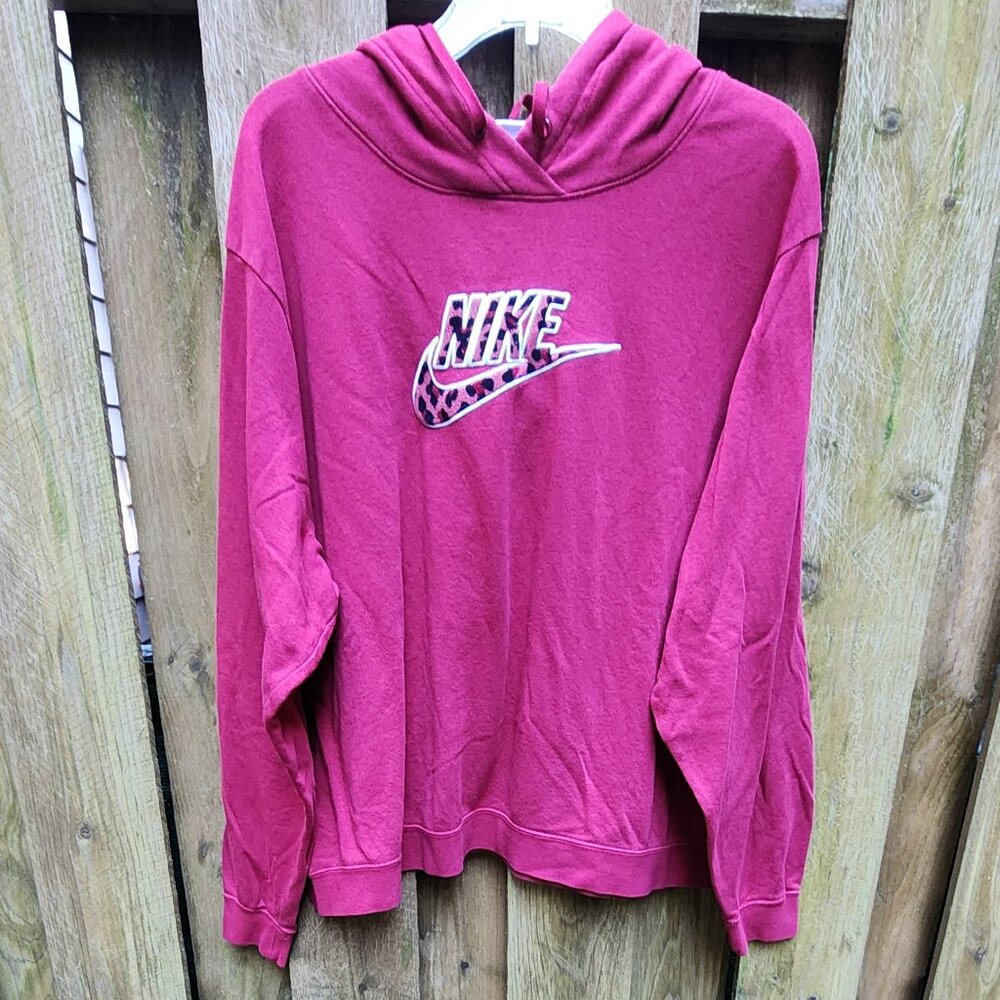 GUC Women's Nike 2X Burgandy pullover hoodie